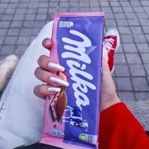 شکلات میلکا با طعم توت فرنگی Milka