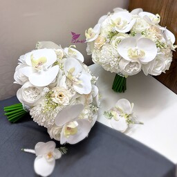 دسته گل مصنوعی عروس به رنگ سفید و نباتی با گلهای رز ، داوودی ، پیونی و ارکیده
