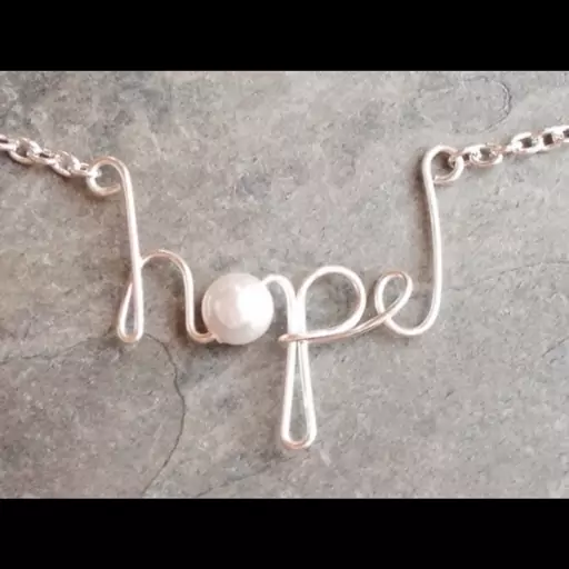 گردنبند نقره مدل امید(hope) با مروارید 