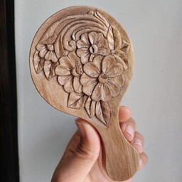 آینه چوبی دسته دار طرح سنتی منبت شده ی چوبینک