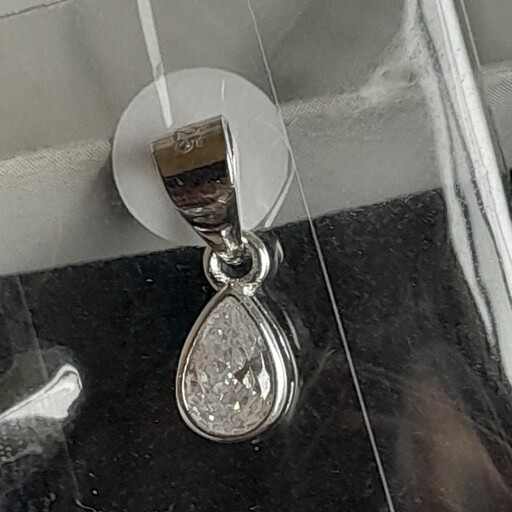 گردنبند زنانه  نقره 925 عیار ظریف وارداتی سنگ خاص زیبا طرح اشک آویزی