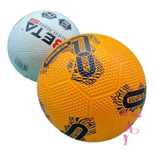اسباب بازی توپ فوتبال و والیبال دارای رنگ زرد و سفید