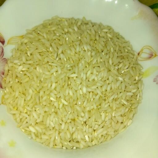 برنج عنبر بو درجه یک آهودشت کیسه 10کیلویی  تهیه شده با دستگاه های پیشرفته و مدرن