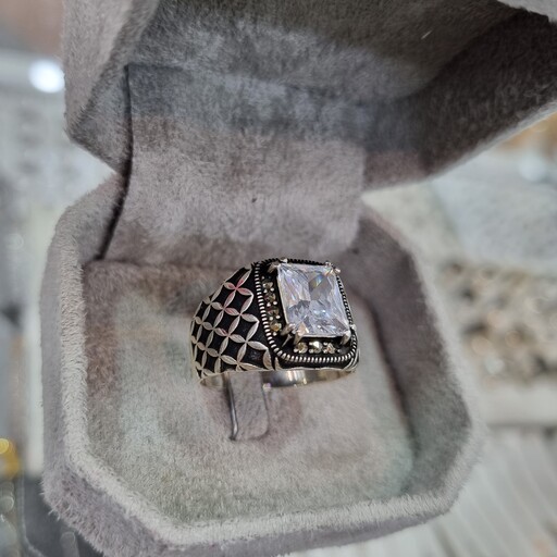 انگشتر نقره مردانه جواهری زیرکنیوم ترک استانبول مورات عیار 925 و ابکاری طلاسفید تزئین شده با سنگ های تراش مارگازیت