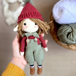 عروسک بافتنی دختر زمستانی با کلاه