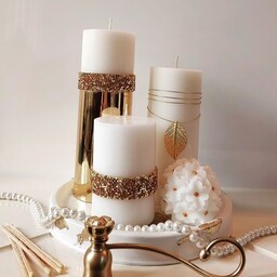 شمع استوانه تزئینی طلایی سه عددی و گل رز توپی