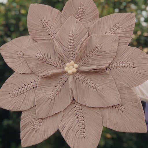 دیوارکوب برگ مکرومه بافته شده با نخ مکرومه و کاملا کارِ دست، گزینه عالی برای زیباتر شدن خونه های شما