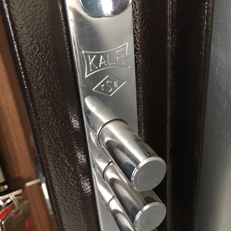 قفل تک ضدسرقت پایین کاله کالی مناسب کلیه ی دربهای ضدسرقت و چوبی