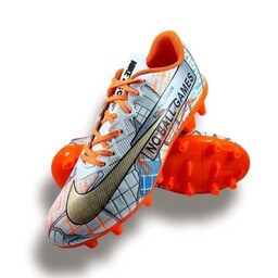 کفش فوتبال یوز،مدل سانچو،رویه pu،زیرهtpu،زیره و رویه کفش وارداتی میباشد
