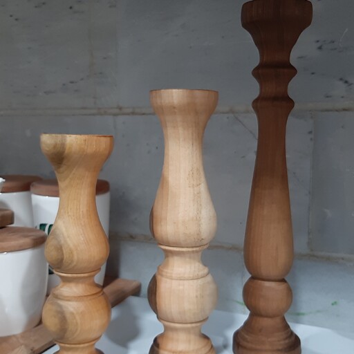 جاشمعی چوبی سه سایز،جنس چوب گردو،مناسب انواع شمع ،خراطی شده ،موجود در دورنگ ،ارتفاع20،35و30سانت