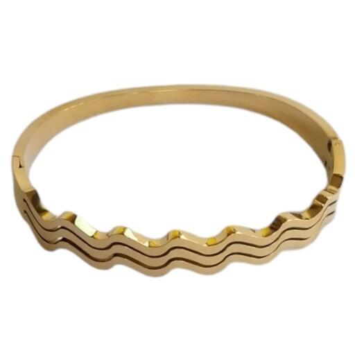 دستبند النگویی طرح طلا در رنگ طلایی با ثبات رنگ و کیفیت بالا