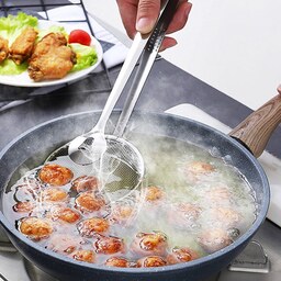  انبر روغن گیر ساخته شده از استیل ضد زنگ و با کیفیت قابل استفاده برای انواع غذاها و خوراکی ها مانند مرغ سوخاری، پیراشکی