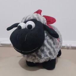 عروسک گوسفند پشم دو رنگ پاپیون دار موزیکال با جنس خارجی 