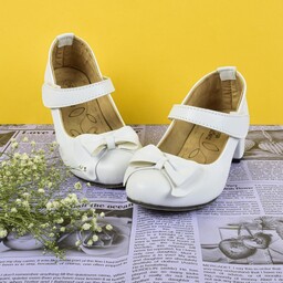 کفش مجلسی دخترانه رنگ سفید مدل جلو پاپیون دار چسبی پاشنه 3.5 کد 355320 سایز 25 تا36
