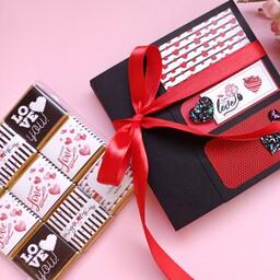 شکلات کادویی ولنتاین بسته 9 تایی با کاور مقوایی تزیین شده 