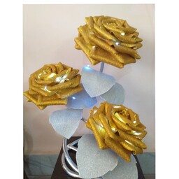 گل رومیزی 3 گل مناسب اپن طلایی اکلیلی با ریسه  رنگبندی دارد   فومی قابل شست و شو  نوردار 