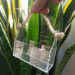 گلدان شیشه ای، جنس پلکسی، با ابعاد 10 در 10 در  4 سانتی متر، مناسب جهت دکوراسیون و عکاسی محصولات خرد