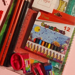 پک لوازم التحریر  دفتر 50 برگ فنری،ست خط کش ژله ای،مداد رنگی 12 رنگ کوچک،2 مداد مشکی و 2مداد قرمز ،2 پاک کن،2 تراش