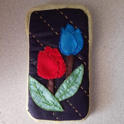 کاور موبایل  پارچه ای ، با طرح چهل تکه گل رز ،  که رنگ  و طرح آن بستگی به نظر مشتری دارد