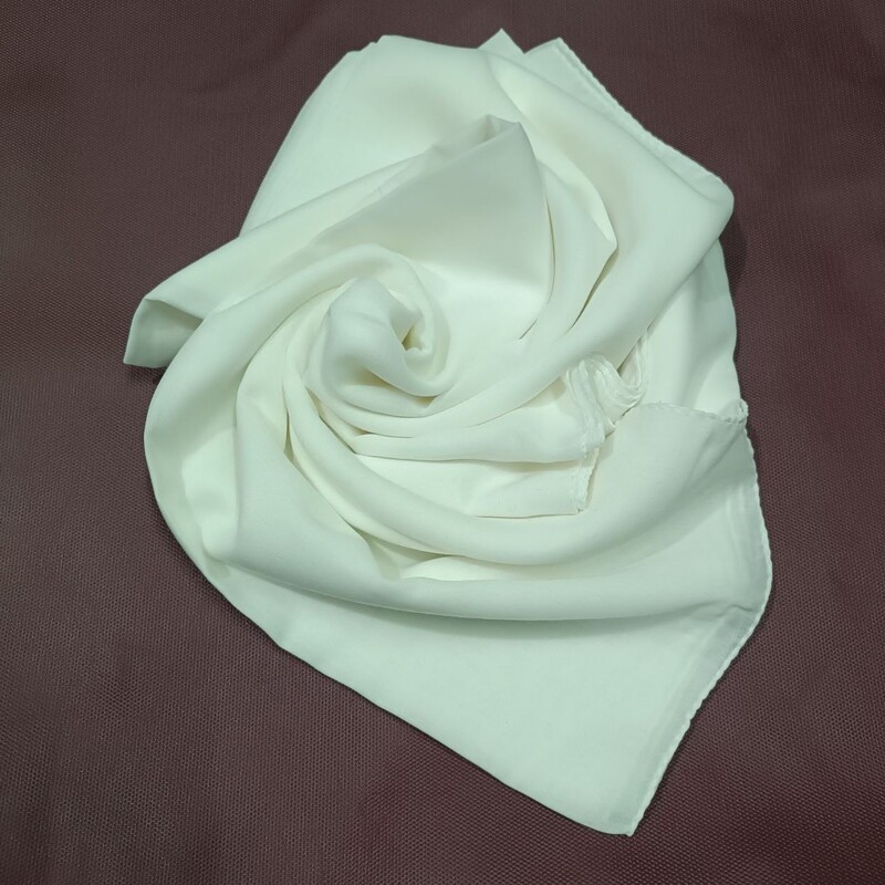 روسری سفید نمازی 