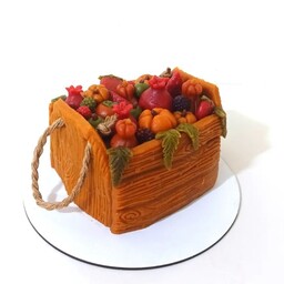 کیک لواشک شکم پر که داخلش از انواع  ترشک پرشده و با میوهای پاییزی تزیین شده که مخصوص سفره ی شب یلداس