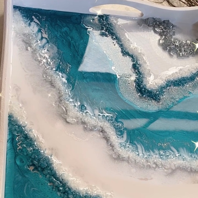 سینی رزینی تزیین شده با کریستال شفاف در رنگو طرحه دلخواه مناسب دیزاین منزل شما