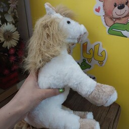 عروسک اسب 35سانتی سفید با یالهای قهوه ای وارداتی و اورجینال بسیار با کیفیت و زیبا