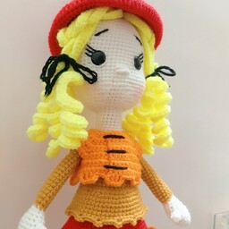 عروسک دست بافت طرح دختر مروه همراه با کلاه شیپوری قدبلند