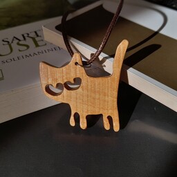 گردنبند چوبی دست ساز، طرح گربه، جنس چوب زیتون