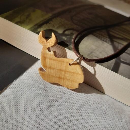 گردنبند چوبی دست ساز، طرح نهنگ، جنس چوب زیتون 
