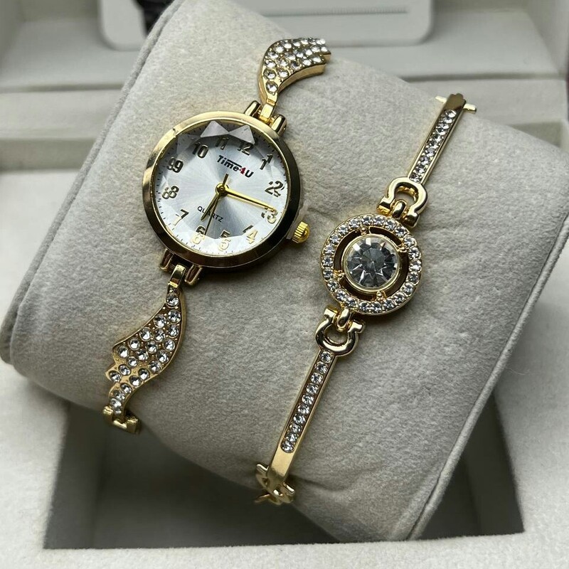 ساعت مچی زنانه برند شرکتی قاب و بند استیل  نگینی به همراه دستبند تایم فوریو  Time4u
