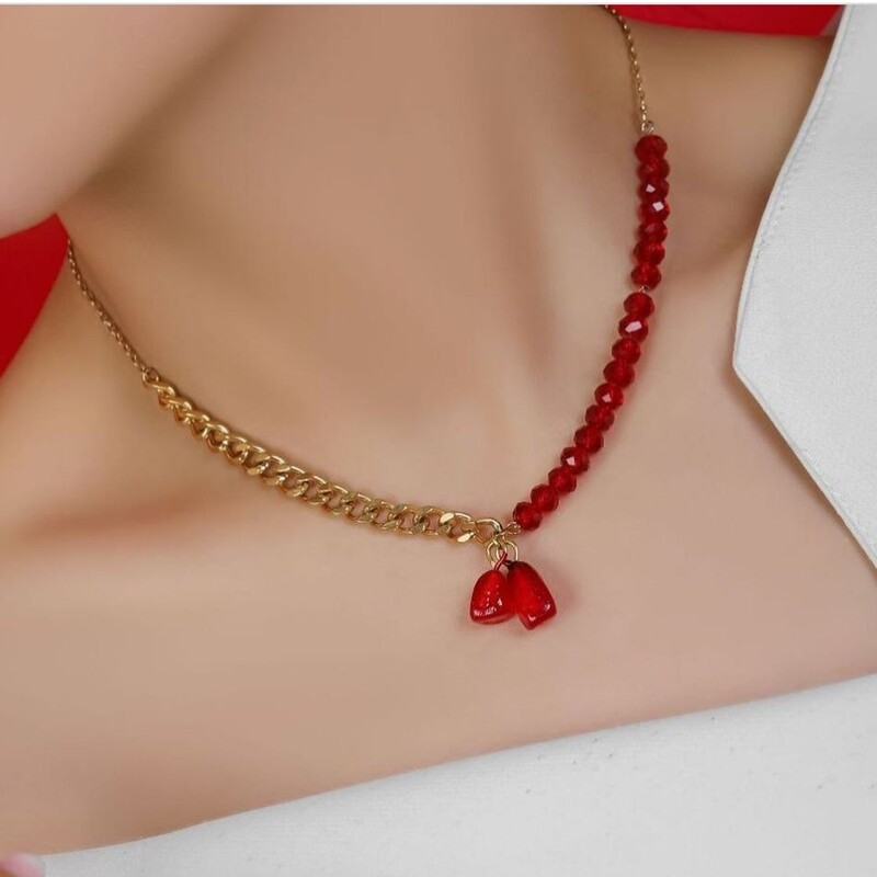 گردنبند زنانه دانه اناری با دو مدل زنجیرع کارتیر و دیپلمات استیل و رنگ ثابت بامهره ی کریستال قرمز اناری