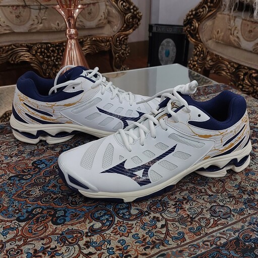  کفش والیبال اورجینال برند میزانو  ولتاژ ویتنام mizuno wave voltage  سایز 42