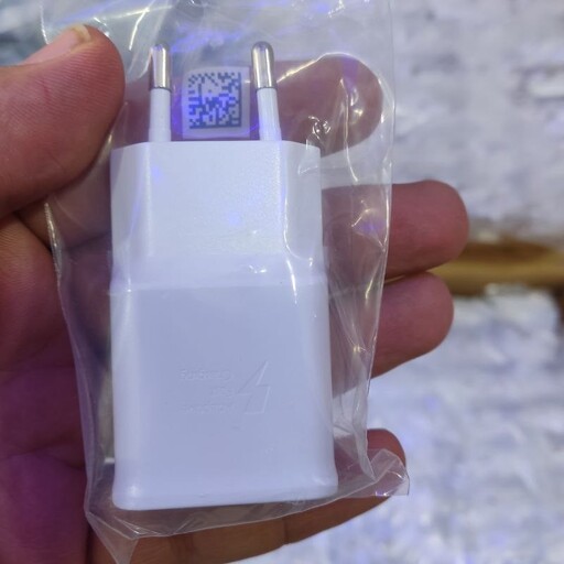  کلگی اورجینال سامسونگ S10 صدرصد  فست شارژ  

کیفیت   عالی تضمینی 