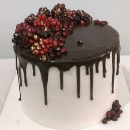 کیک تولد شکلاتی با دیزاین شکلات و میوه یک کیلویی