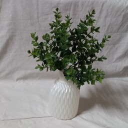 گل و گلدان دکوری  رنگ گلدان سفید صدفی   رنگ گل سبز       جنس هر دو پلاستیکی    قد گلدان 18 قد گل با ساقه  33 سانت