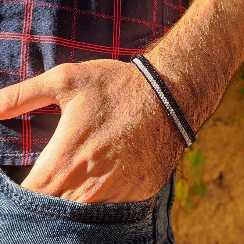 دستبند مردانه اسپرت مشکی و طوسی   منجوق بافی و رنگ ثابت