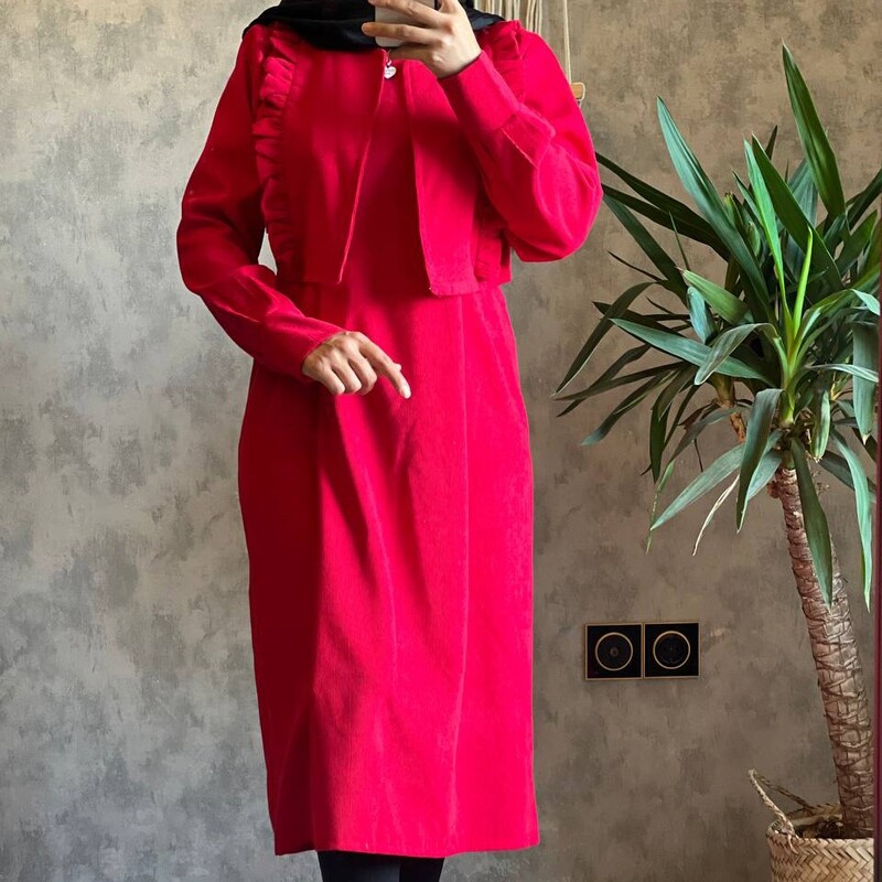 ست دو تکه کت و سارافون مخمل کبریتی زنانه کمربند دار  سایزبندی تا 50 ارسال رایگان رنگ قرمز