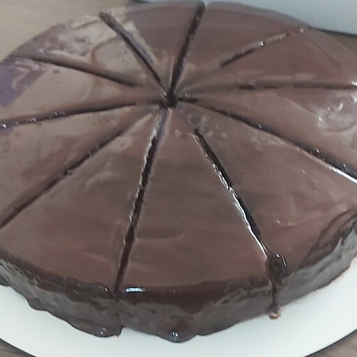 کیک شکلاتی خیس (خانگی)،تهیه شده از بهترین وبا کیفیت ترین مواد اولیه،رینگ کامل شامل 10اسلایس