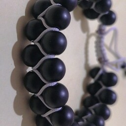دستبند دو ردیفه سنگ اونیکس سیاه و سفید با بافت رنگ مردانه