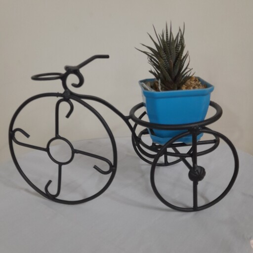 استند و پایه گل دوچرخه   رنگ مشکی سمباده ای کوره ای  سایز رو میزی جنس مفتول تو پر ( ارسال با پست رایگان) 