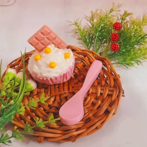 صابون کاپ کیک و صابون قاشق ، رنگ قابل تغییر هستند در رنگ های ساده و شاین ، مدل کاپ کیک و مدل قاشق قابل تعییر هستند .
