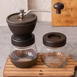 آسیاب دستی قهوه مناسب آسیاب کردن انواع دانه های قهوه،قابل تنظیم ریز تا درشت،با تیغه سرامیکی