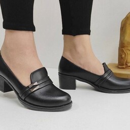کفش زنانه اداری
جنس طرح چرم
رنگ بندی مشکی
سایز ها 37383940
قیمت 270تومان
ارسال رایگان