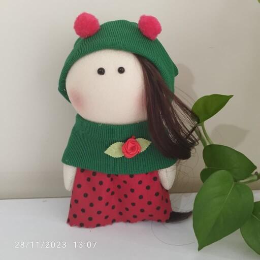 عروسک روسی 15 سانتی دخترانه، شال و کلاه سبز و لباس قرمز خال خالی، کدو 107