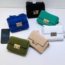 کیف دوشی راپیدا جنس کاپشنی آستر خارجی در 6 رنگ بی نظیر یراق آلات خارجی و رنگ ثابت  ارتفاع 19 و طول 21  تعداد محدود