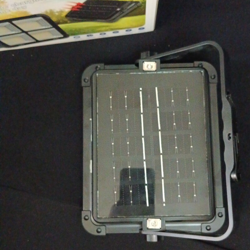 نورافکن شارژی خورشیدی مدل D18 - پروژکتور شارژی و خورشیدی D18 موجود در فروشگاه قشمی شاپ Qeshmishop