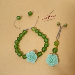 ست دستبند و گیره روسری سبز  دخترانه گل پاستیلی  و مهره گلابتون