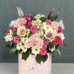 باکس گل صورتی تهیه شده از گل های با درجه کیفیت فوق ممتاز و ممتاز