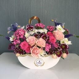 باکس گل چتری سفید تهیه شده از گل های با درجه کیفیت فوق ممتاز و ممتاز